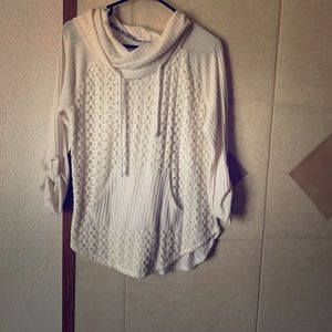 Woman’s white tunic long sleeve